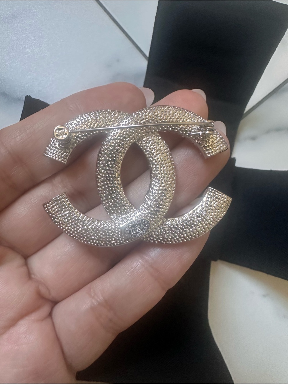 Chanel crystal brooch - Picture 4 of 13